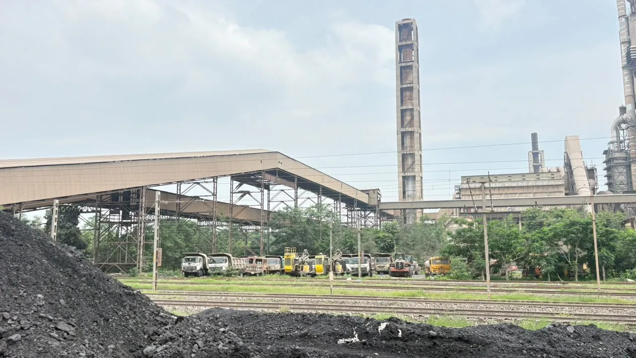 Conveyor structures at an industrial plant project
